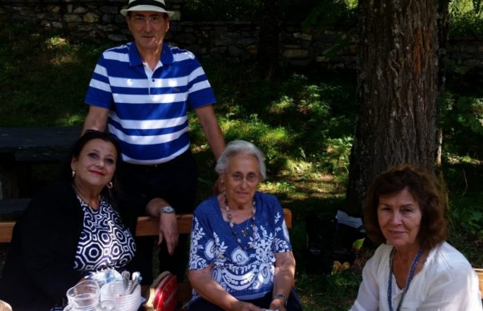 Vox Crémenes celebra una comida en la ermita del Roblo 2