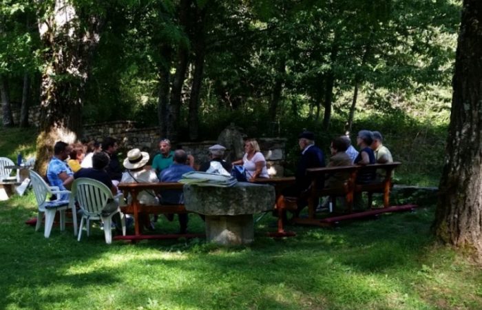 Vox Crémenes celebra una comida en la ermita del Roblo 5
