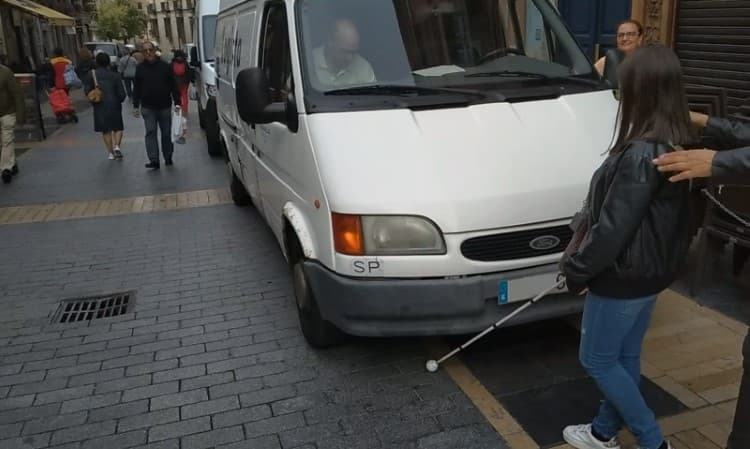 Calle Ancha León adaptada personas con discapacidad visual