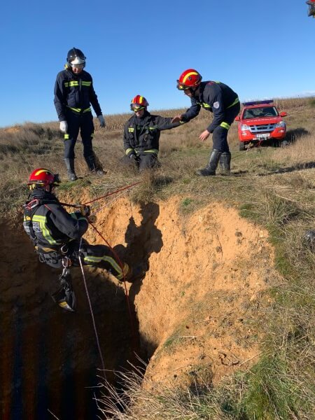 Motorista rescatado por los Bomberos de León en Cubillas de los Oteros