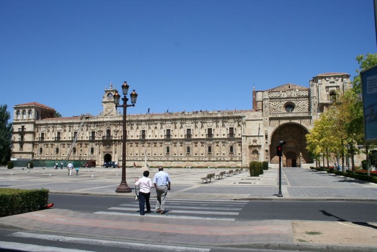 obrero gravemente herido Parador de san marcos obras andamio