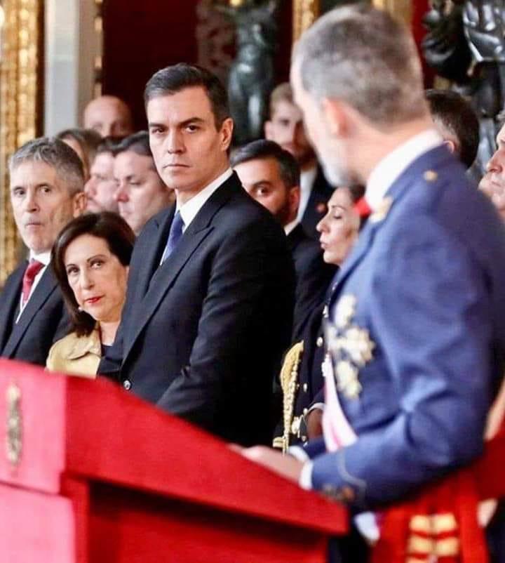 mirada asesina pedro sánchez al rey