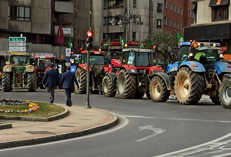 VÍDEO| Así fue la tractorada hoy en León