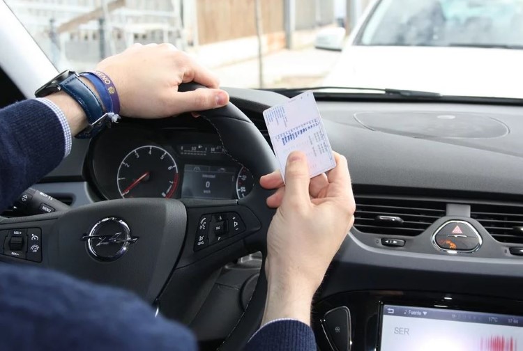 Una leonesa tarde seis años en sacarse el carnet de conducir