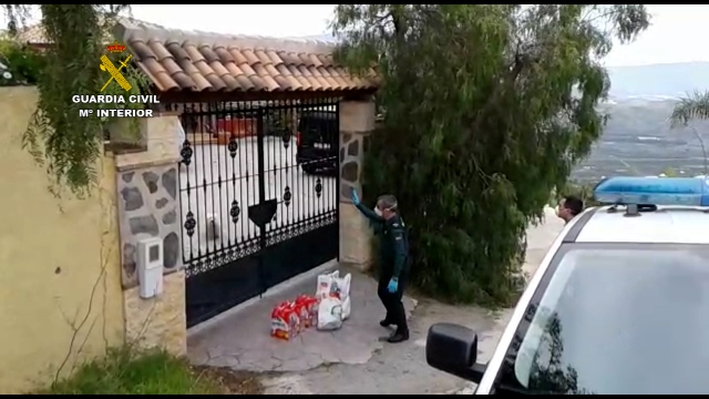 La Guardia Civil realiza múltiples repartos de servicios esenciales