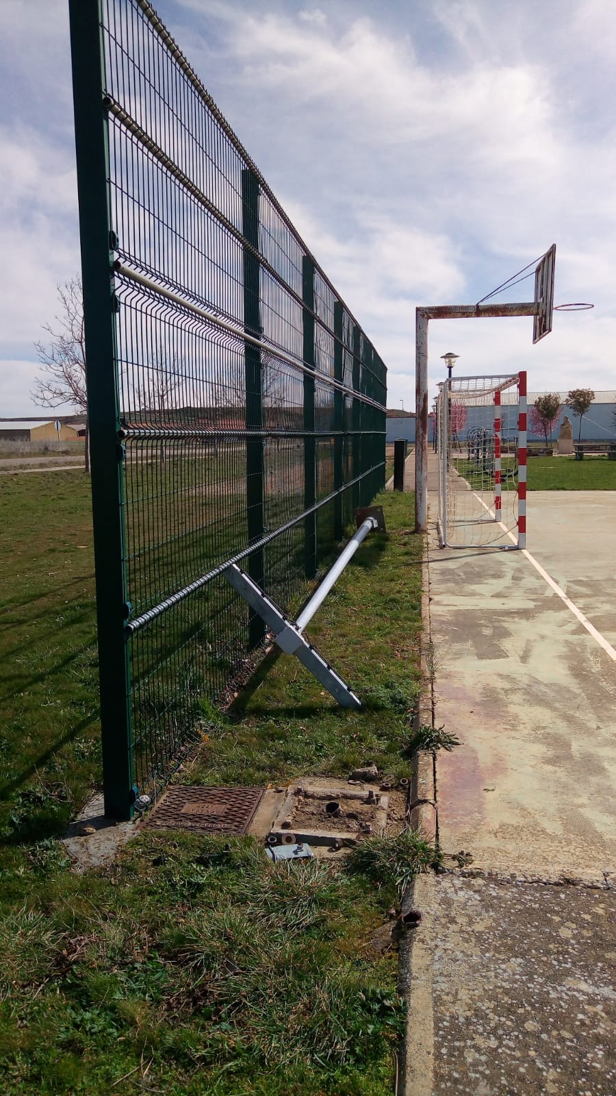 roban cable eléctrico del polideportivo de reliegos