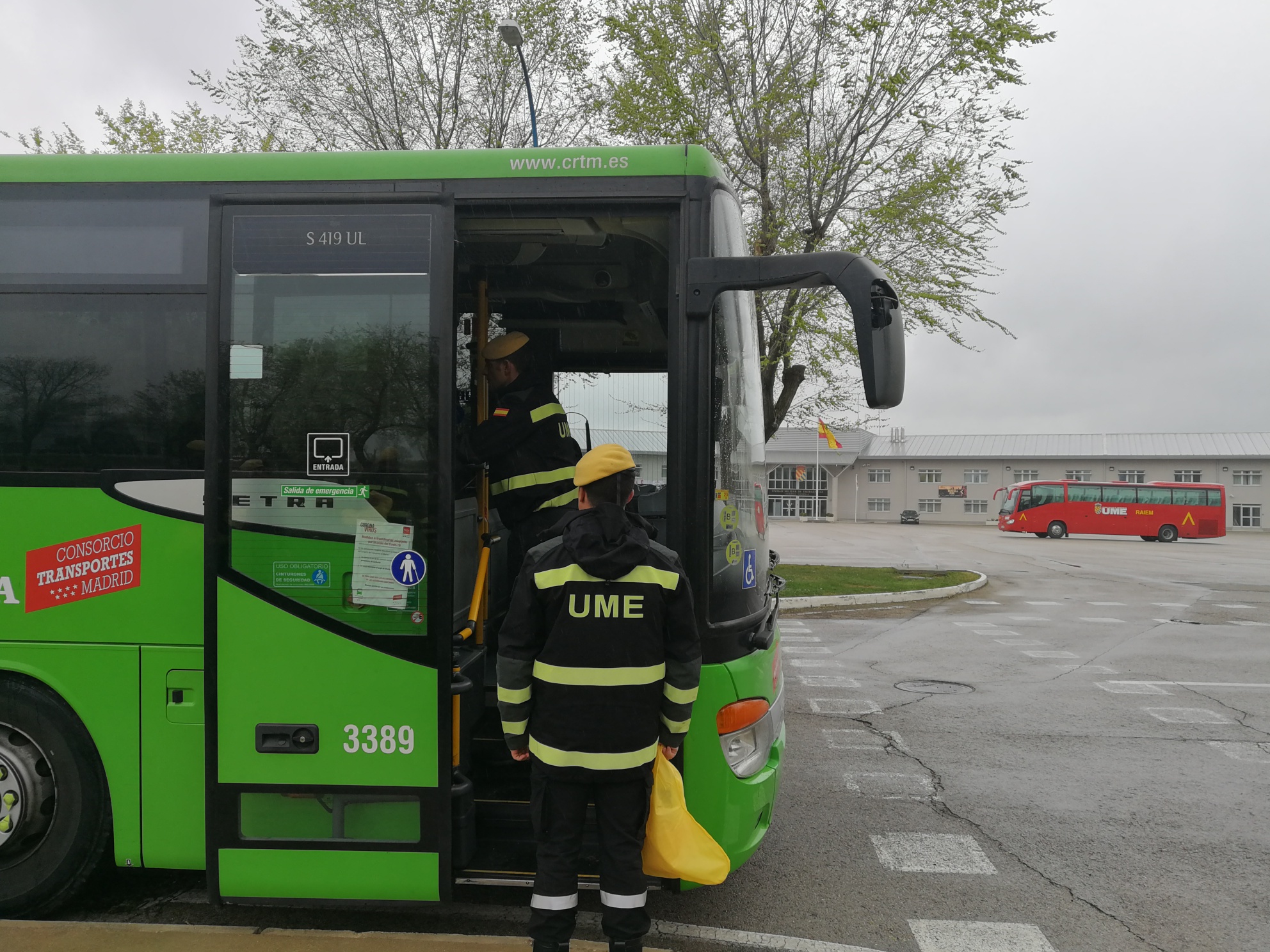 Alsa cede los autobuses de León a la UME para el traslado de enfermos