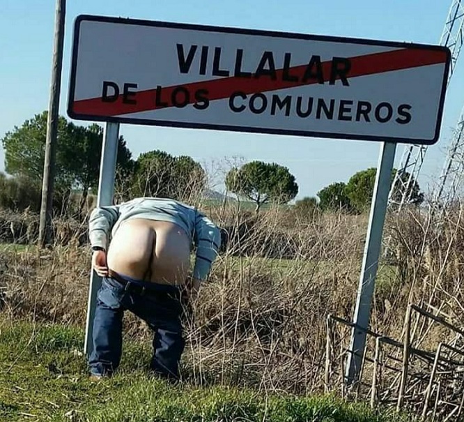 Villalar de los Comuneros en Valladolid, enseña el culo 1