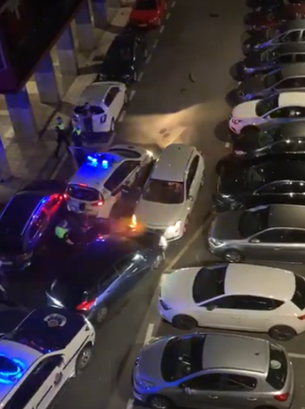 VÍDEO| Enloquecido embiste a la Policía y más vehículos con su coche