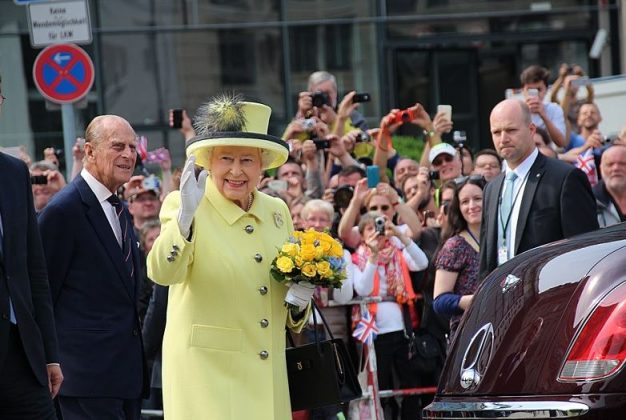 MEMES| La gente se da cuenta de que la Reina de Inglaterra es inmortal