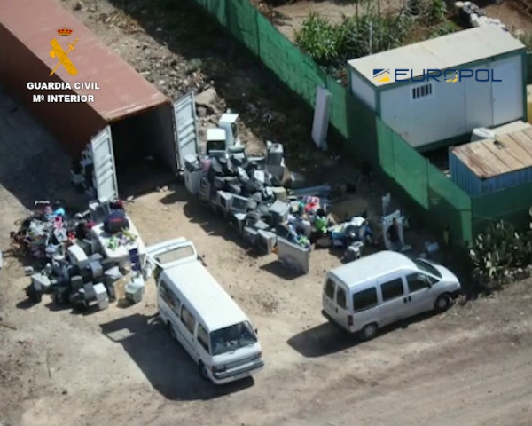 34 detenidos en Canarias por trasladar residuos peligrosos