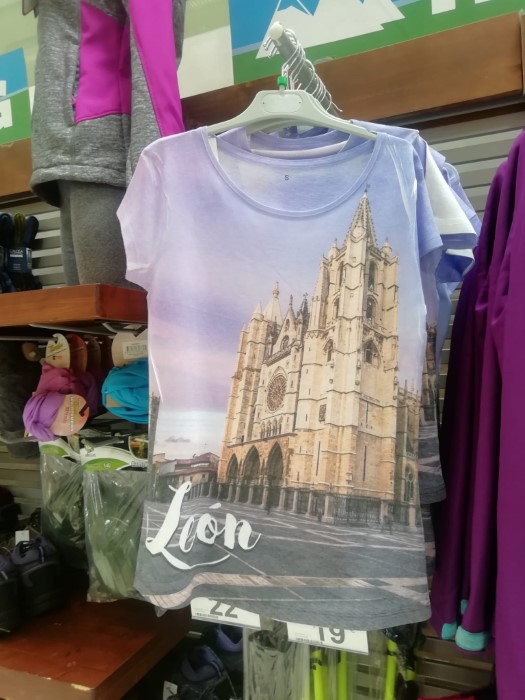 camiseta ciudad de León en carrefour