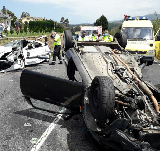 Dos heridos como consecuencia del choque de dos coches