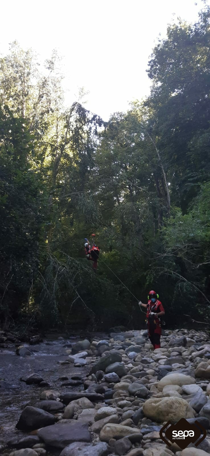 Herido un pescador de 65 años tras sufrir una grave caída de 10 metros