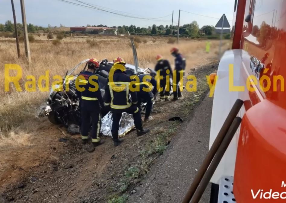 Un muerto en una grave colisión frontal en Valverde de la Virgen