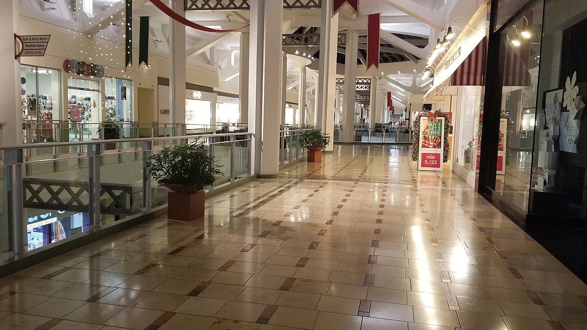 negacionistas causan altercado centro comercial