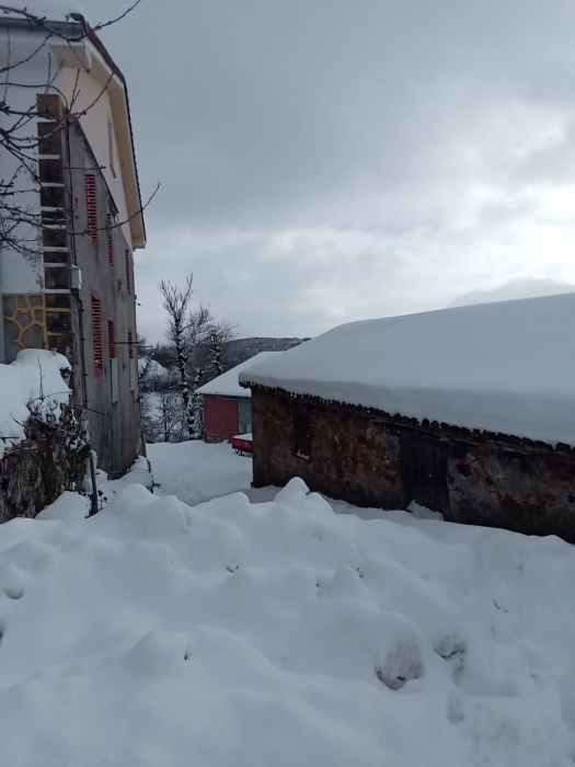 La increíble nevada en Valdetuéjar deja un metro de nieve 1