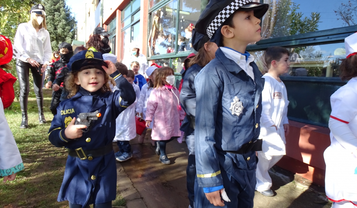 Peñacorada se disfraza en carnaval de los "héroes" de la pandemia 1