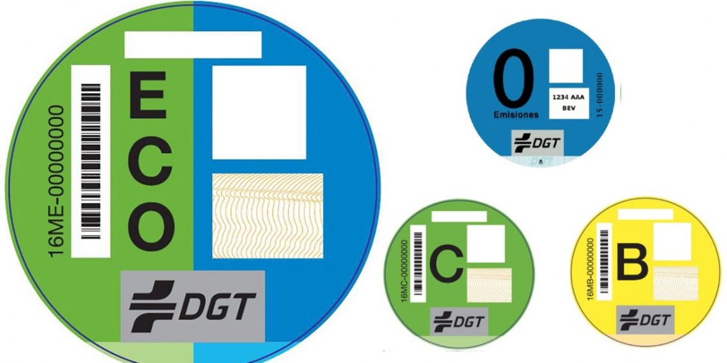 Nuevas Pegatinas Obligatorias Por La DGT Para Los Vehículos » Digital ...