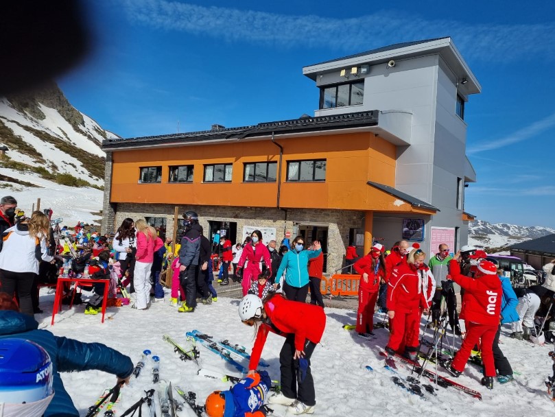 Lamentable organización en la estación de esquí de San Isidro 1