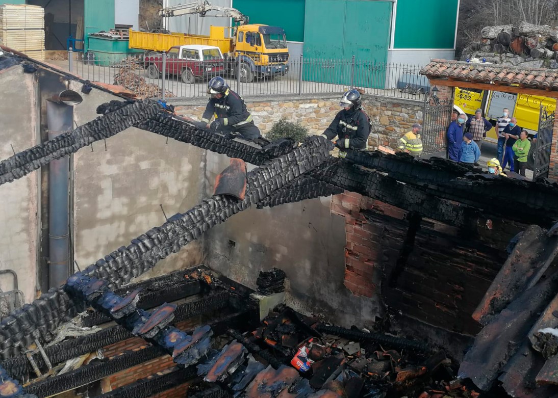 Devastador incendio en Robles de la Valcueva 2