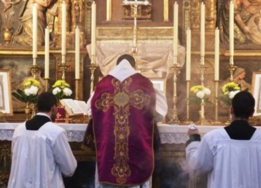 Un cura de una iglesia de León se niega a bautizar a un niño 1