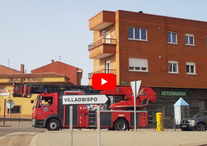 VIDEO| Gran incendio en una vivienda de Villaobispo 1
