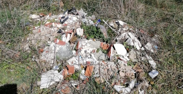 Vergonzoso estado del paseo de San Andrés del Rabanedo 4