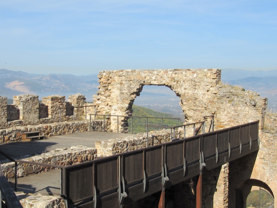 descubre castillo cornatel corazon bierzo