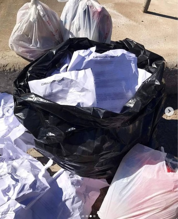 La gran sorpresa del concejal que encontró bolsas de currículums en la basura 1