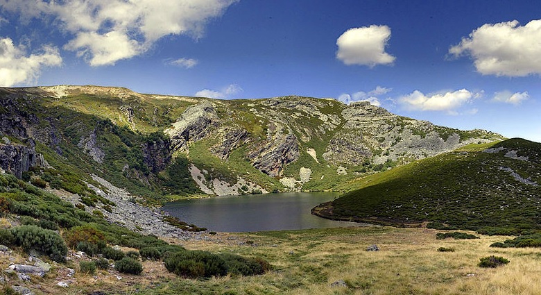 lago truchillas leon