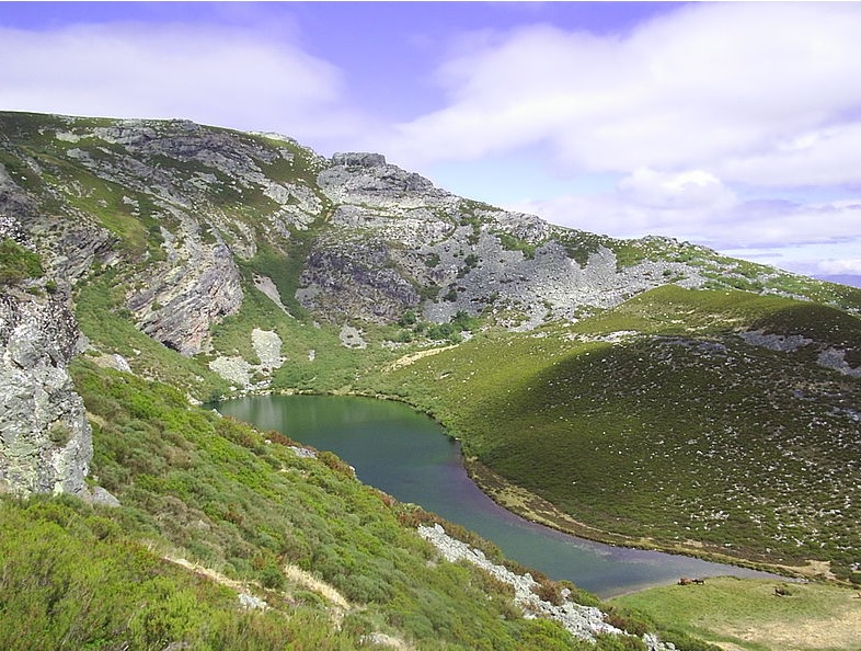 lago truchillas leon