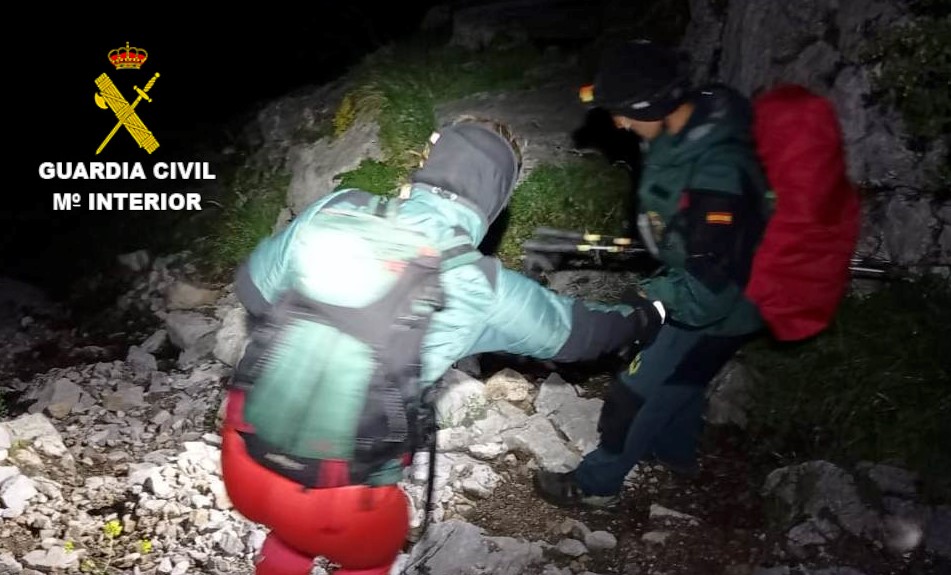 Mujer rescatada en la montaña de León en estado grave 1