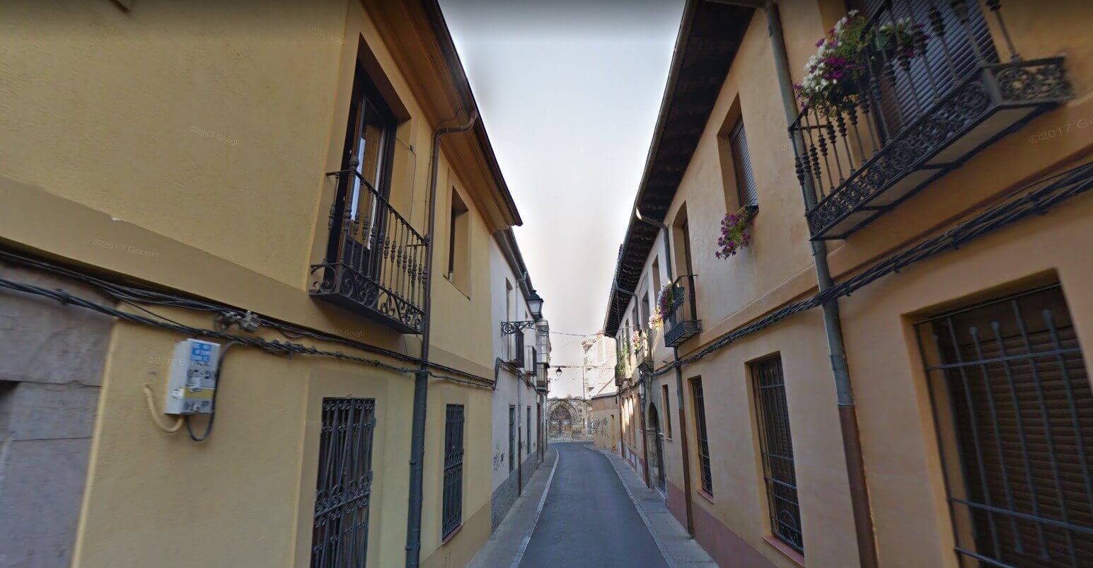 Se derrumba casa en León en la calle San Pelayo 1