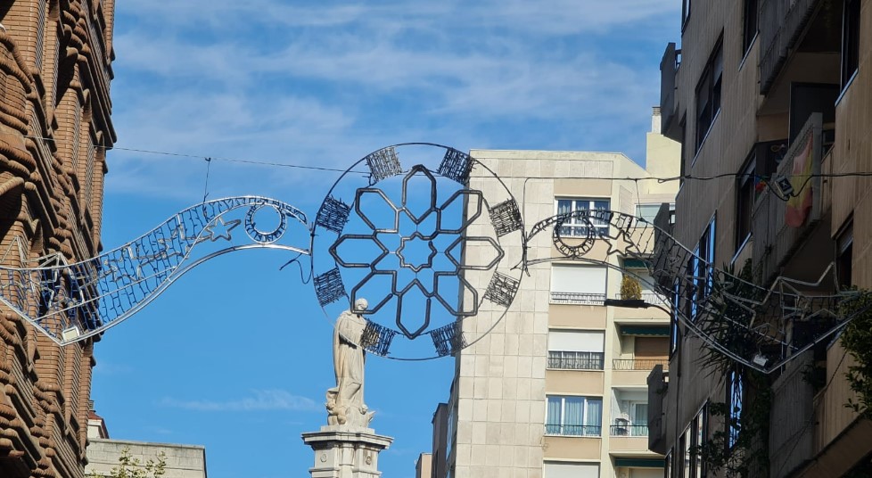 Comienzan ya a brillar las luces de Navidad en León 1