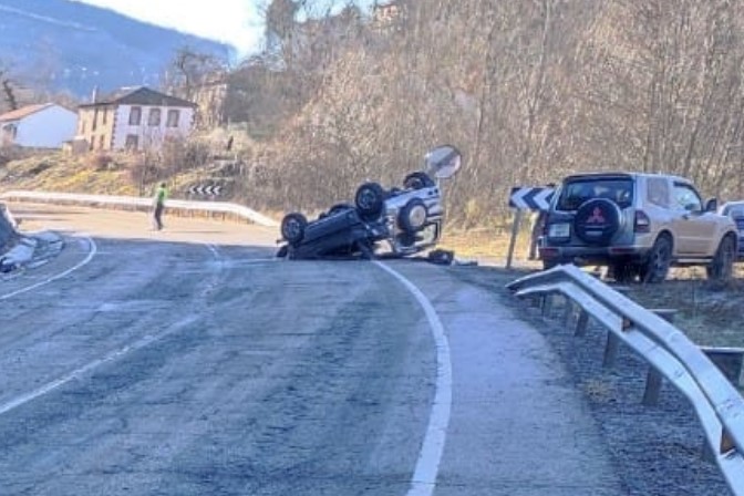 Imágenes del grave accidente de una joven en León 2