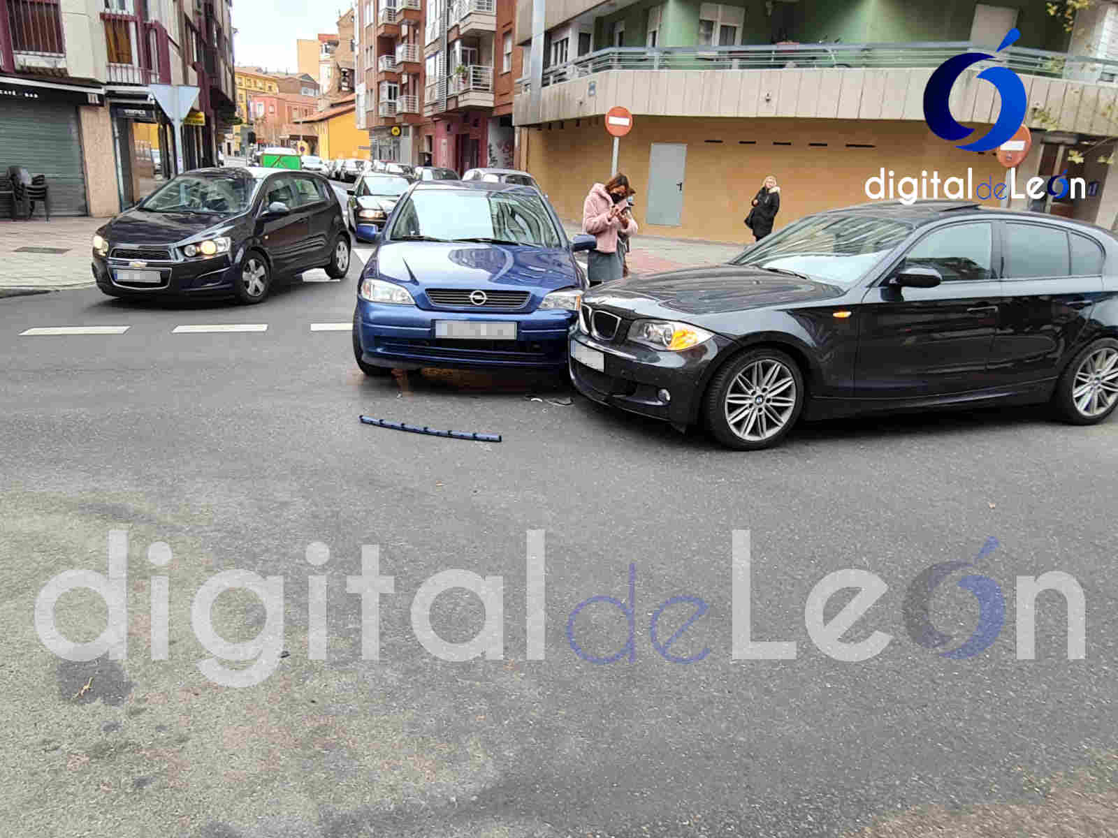 El caos circulatorio en la ciudad de León tras este accidente de tráfico 1