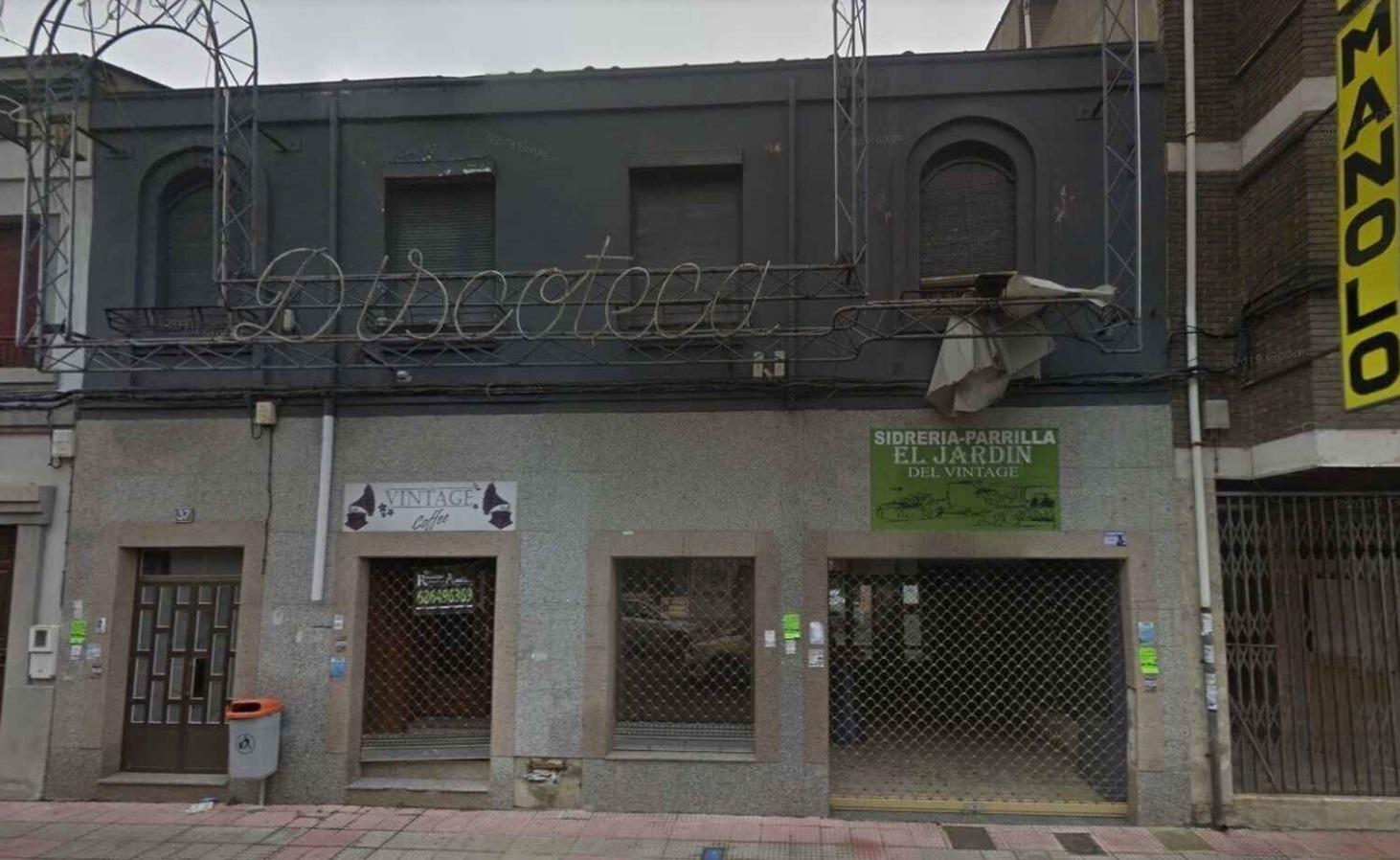 Subasta regalada para la discoteca Vintage en Viguellina de Órbigo
