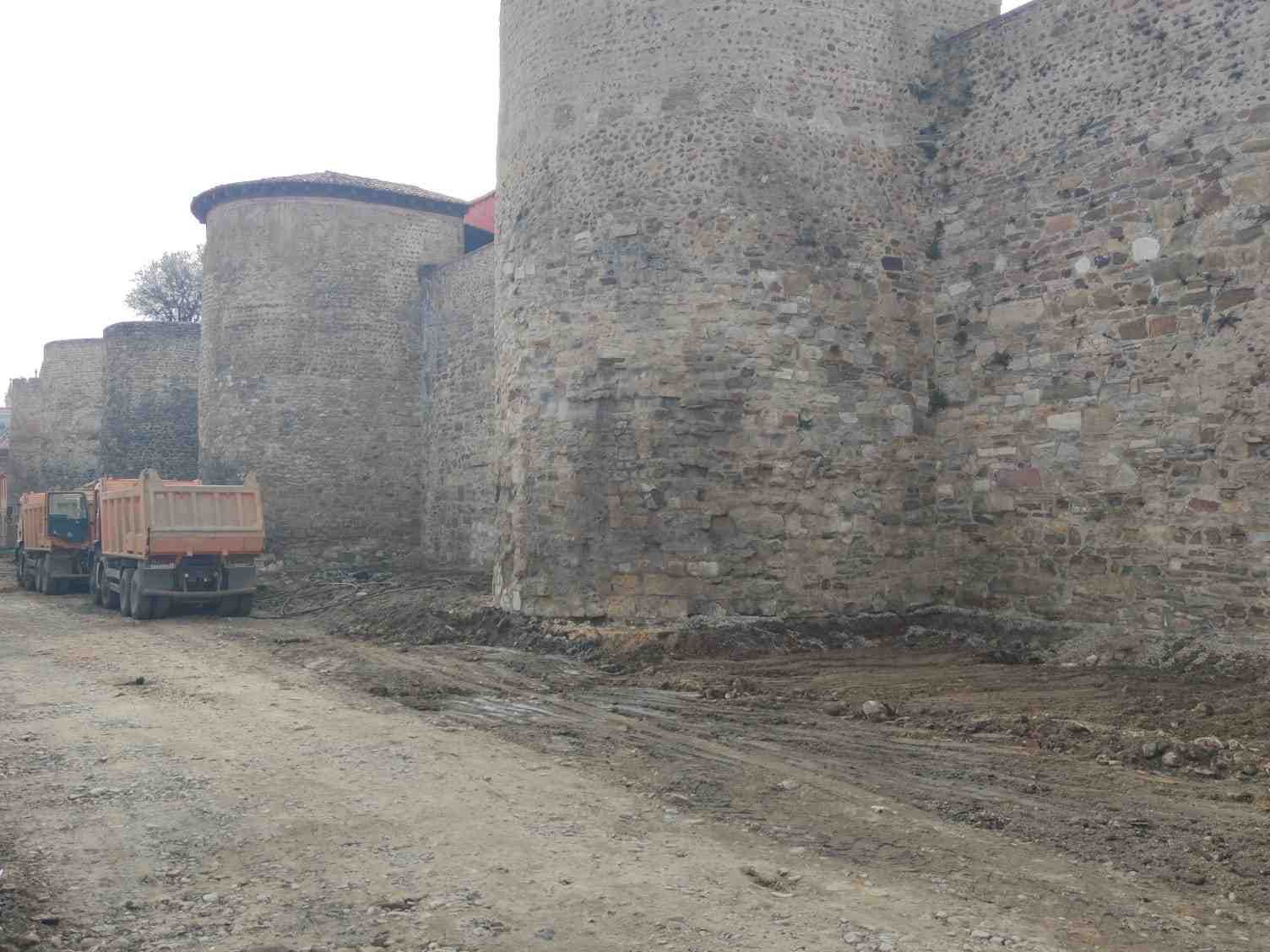 Las catas arqueológicas ya han comenzado en la avenida de Los Cubos 2