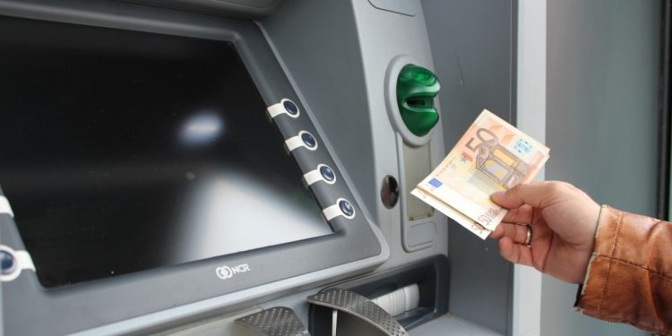 Cómo sacar dinero sin ir al banco - Digital de León