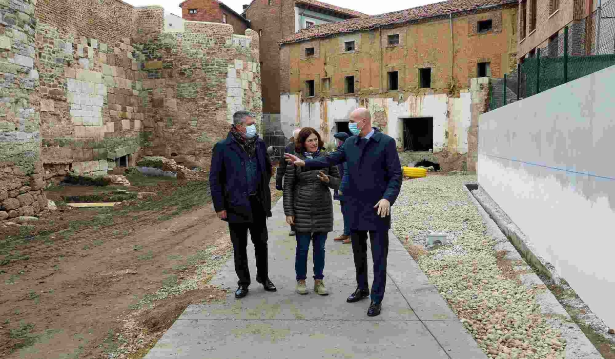 El alcalde de León supervisa la última fase de las obras de la Era del Moro 1