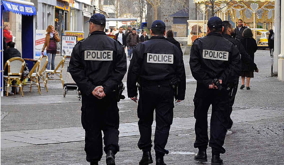 policia paris abate hombre armado - Digital de León