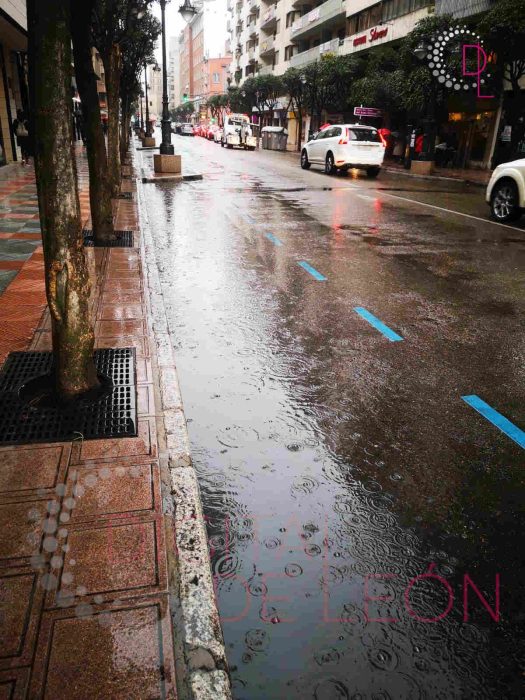 Vuelve la lluvia a caer en León 2
