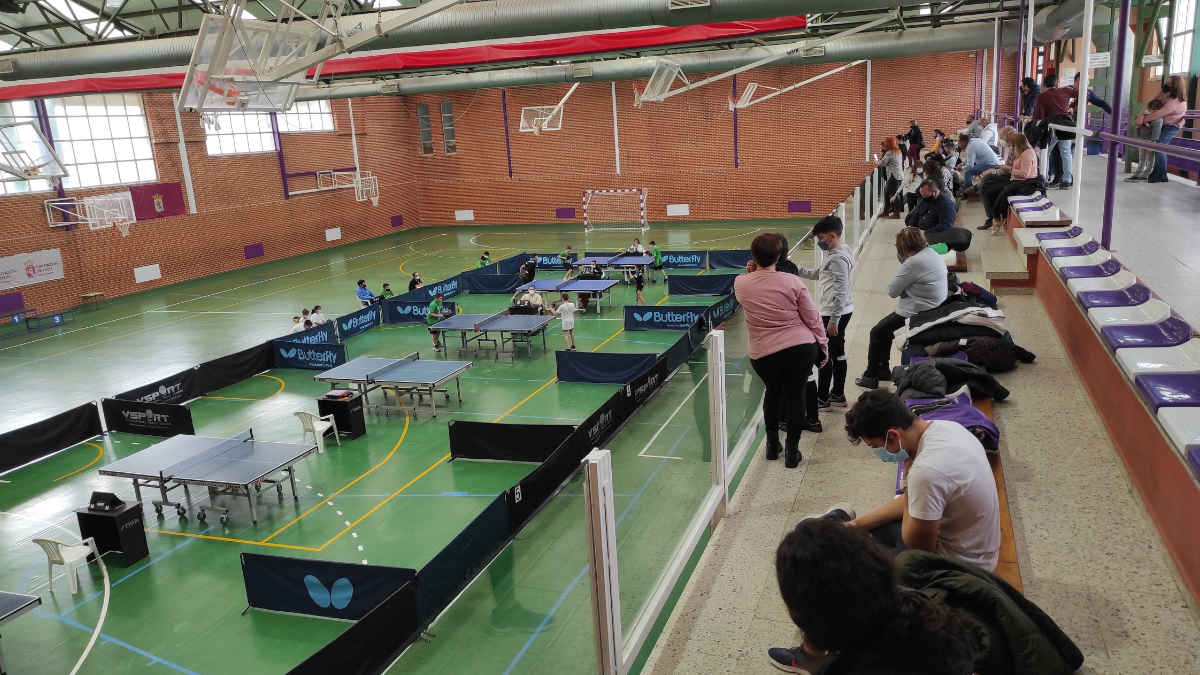 Competición escolar de tenis de mesa en Valencia de Don Juan 2