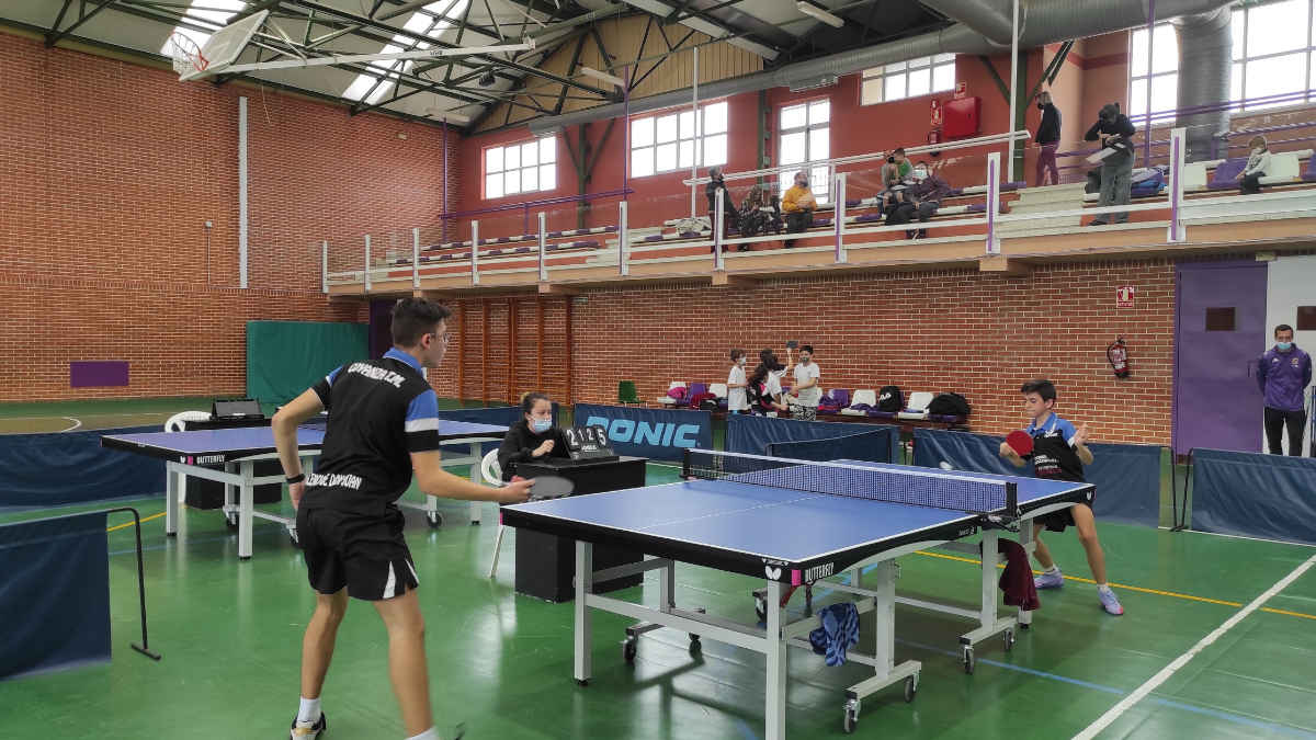Competición escolar de tenis de mesa en Valencia de Don Juan 4