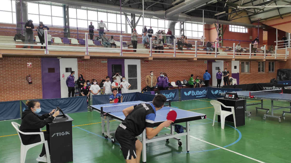 Competición escolar de tenis de mesa en Valencia de Don Juan 6