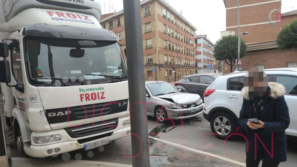 Brutal accidente en Fernández Ladreda 3