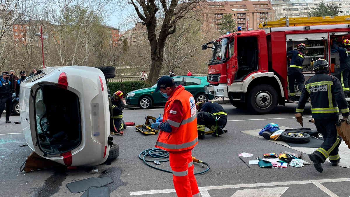 Dos turismos implicados en un choque en el Paseo Salamanca 4