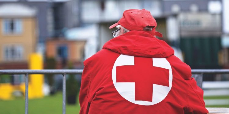 personas de la cruz roja piden ayuda - Digital de León