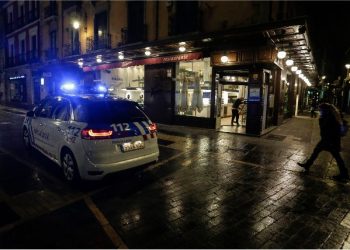 La Policía Local de León inspecciona el cumplimiento de la normativa de recogida de vidrio puerta a puerta por parte de la hostelería 1